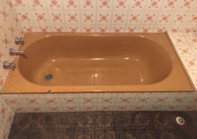 Bath tub discoloration color correction finish Perth, Western Australia
